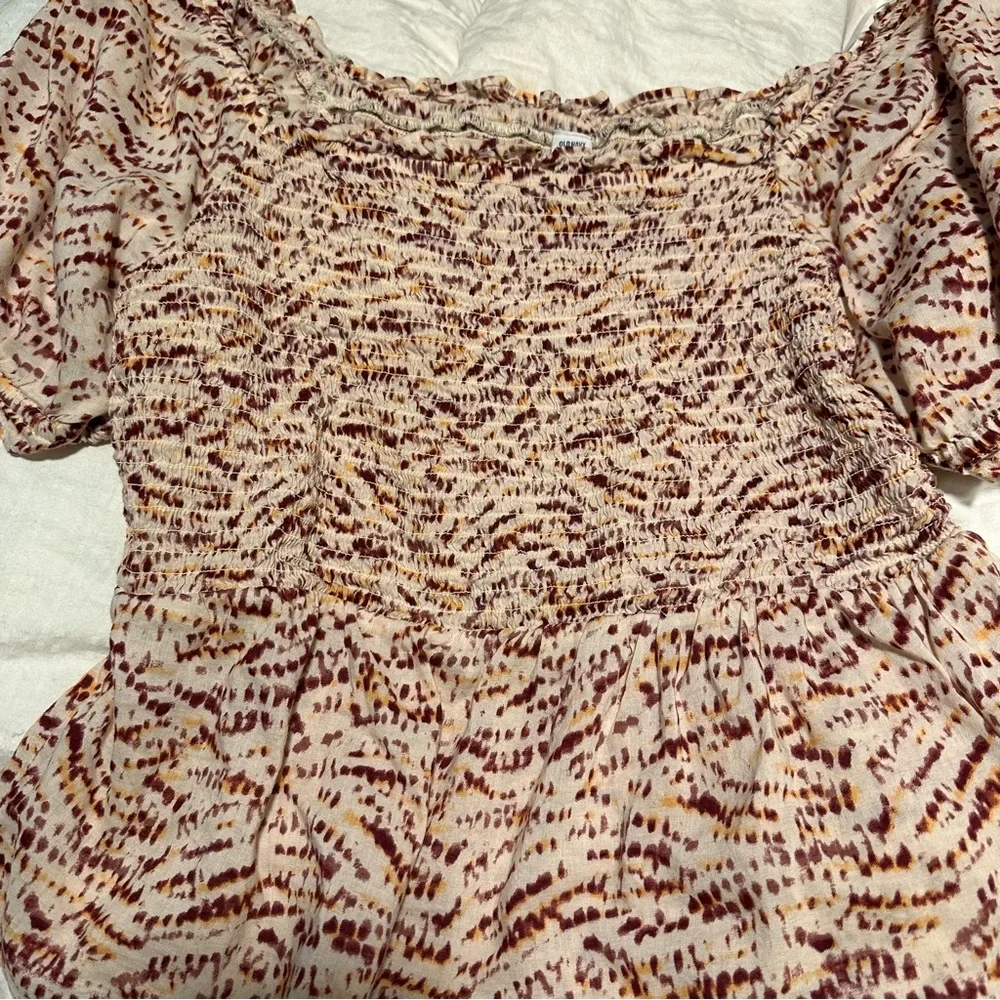 Old Navy Red and‎ Cream Puff Sleeve Peplum Blouse Medium Boho Summer Spring